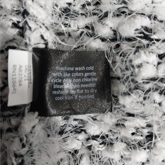 LANE BRYANT! WHITE & BLACK MARLED, FLUFFY, FULL OPEN CARDIGAN SWEATER! SZ 22/24 - Picture 10 of 11